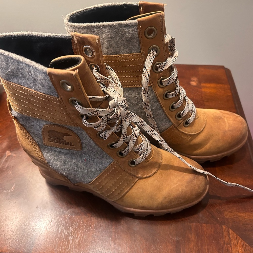 Sorel Women's Brown and Gray Lace Up Boots